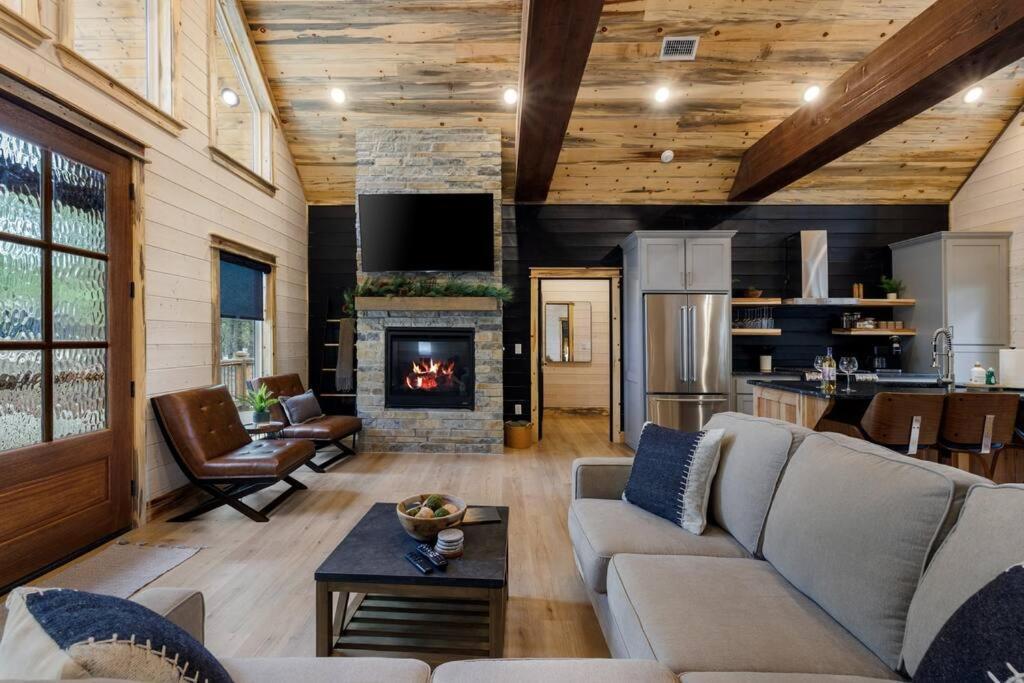 Lone Pine Lodge. Brand New! 2 Bedroom Luxury Cabin. Broken Bow Exterior photo