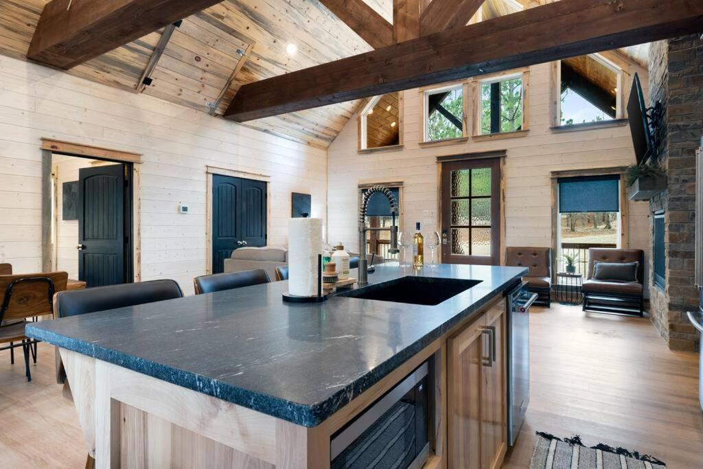 Lone Pine Lodge. Brand New! 2 Bedroom Luxury Cabin. Broken Bow Exterior photo